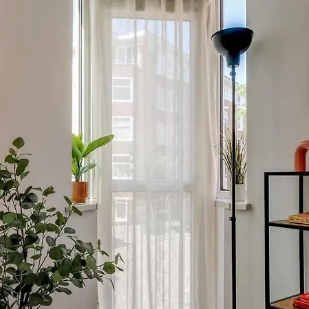 Sunny And Spacious 1br Flat In Trendy Oost 10 Min To Center *