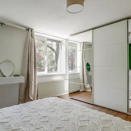 Apartmán Sunny And Spacious 1br Flat In Trendy Oost 10 Min To Center