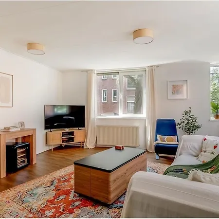 Sunny And Spacious 1br Flat In Trendy Oost 10 Min To Center شقة *